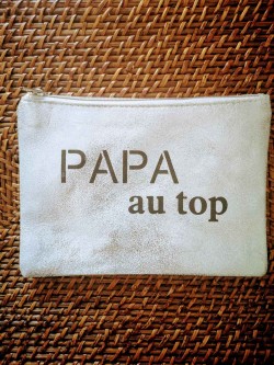 Pochette "Papa au top" couleur blanche et argent zippée multi-usage | 1 Vue de face | Tilleulmenthe Mode femme en ligne