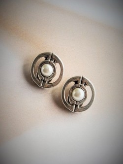 Boucles d'oreilles avec perles nacrée Ciclon l 1 vue gros plan l Tilleulmenhte boutique de mode femme en ligne