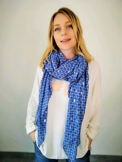 Foulard bleu ciel large l 1 vue de face l Tilleulmenthe boutique de mode femme