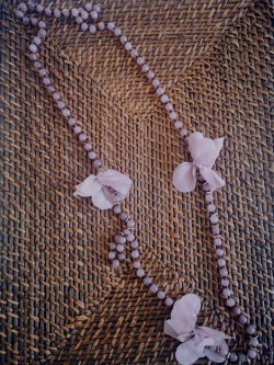 Sautoir fleurs couleur vieux rose avec perles l 1 vue sautoir seul l Tilleulmenthe boutique de mode femme en ligne