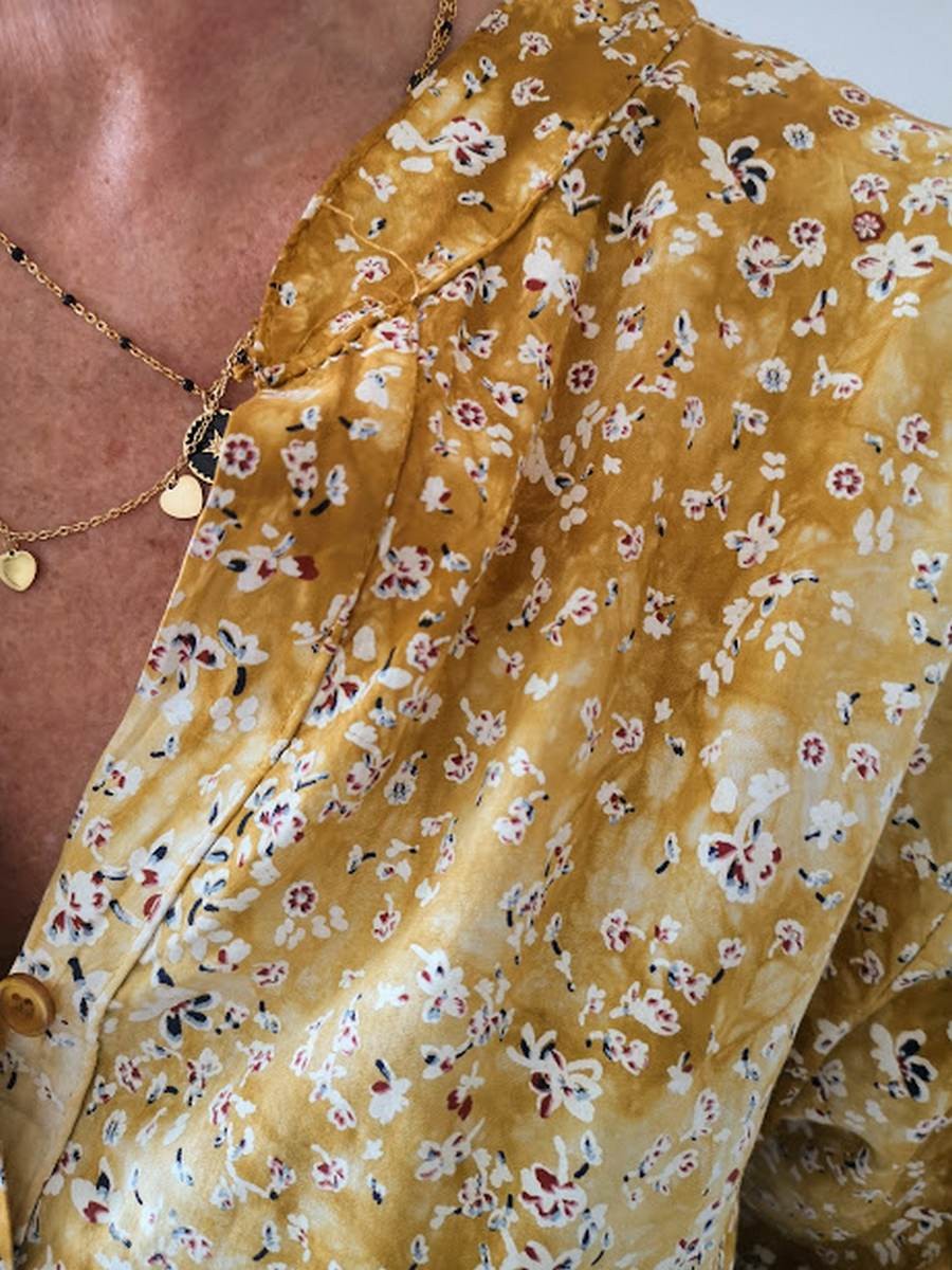 Blouse couleur moutarde petites fleurs l 3 vue détails imprimés l Tilleulmenthe boutique de mode femme