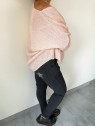 Pull large rose en maille avec encolure V | Vue de 3/4 v Tilleulmenthe boutique de mode femme en ligne