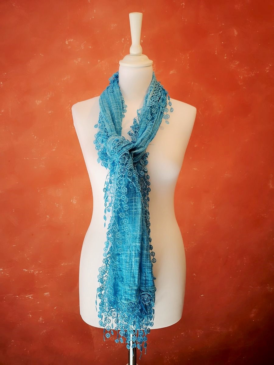 Foulard Breloques 1 | La mode au féminin prêt à porter femmes vêtements originaux fashion dernières tendances Foulard Breloques 1 | La mode au féminin prêt à porter femmes vêtements originaux fashion dernières tendances