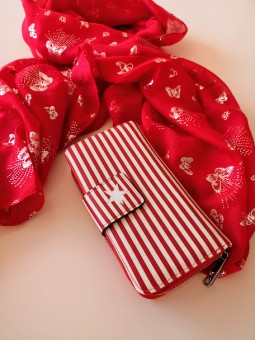 Foulard avec paillons couleur argent rouge Fiona l 1 vue avec compagnon l Tilleulmenthe boutique de mode femme en ligne