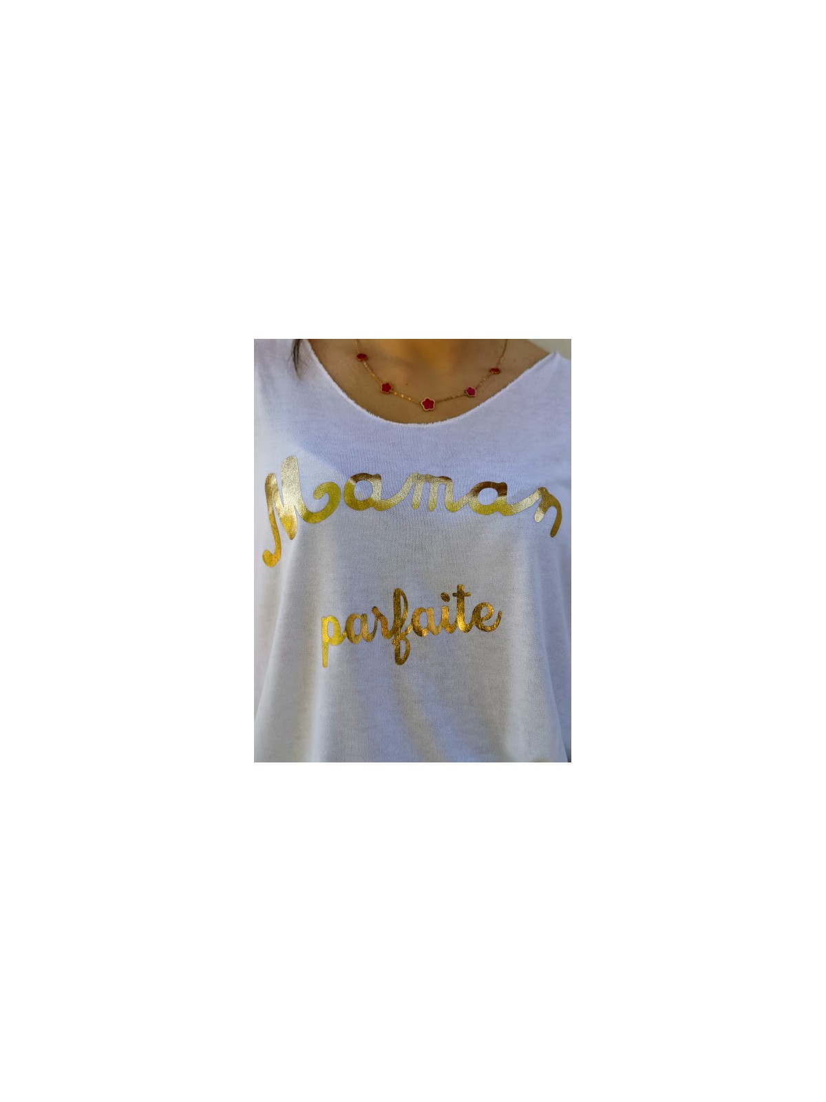 T.shirt blanc Maman parfaite oversize l 2 vue des détails de l'inscription l Tilleulmenthe boutique de mode femme en ligne