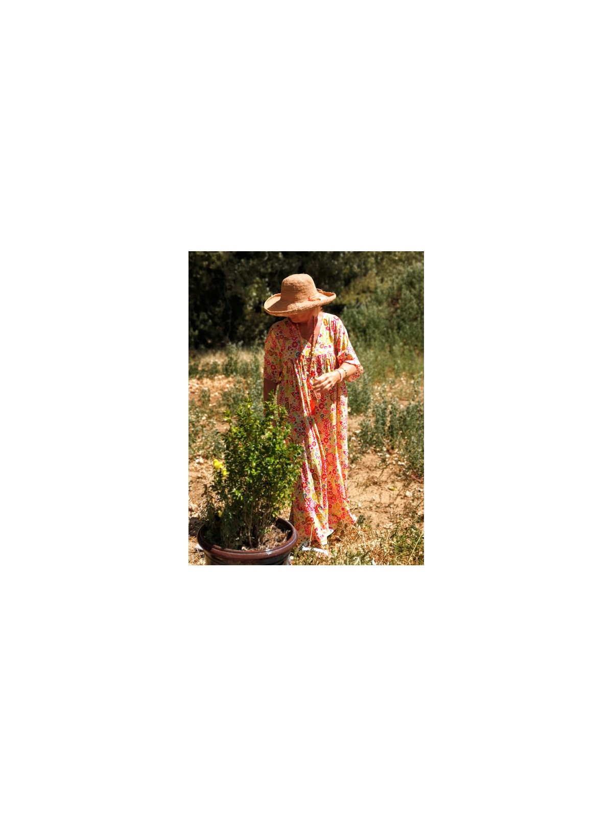 Robe longue imprimé floral orangé | 1 vue portée entière | Tilleulmenthe boutique de mode femme en ligne