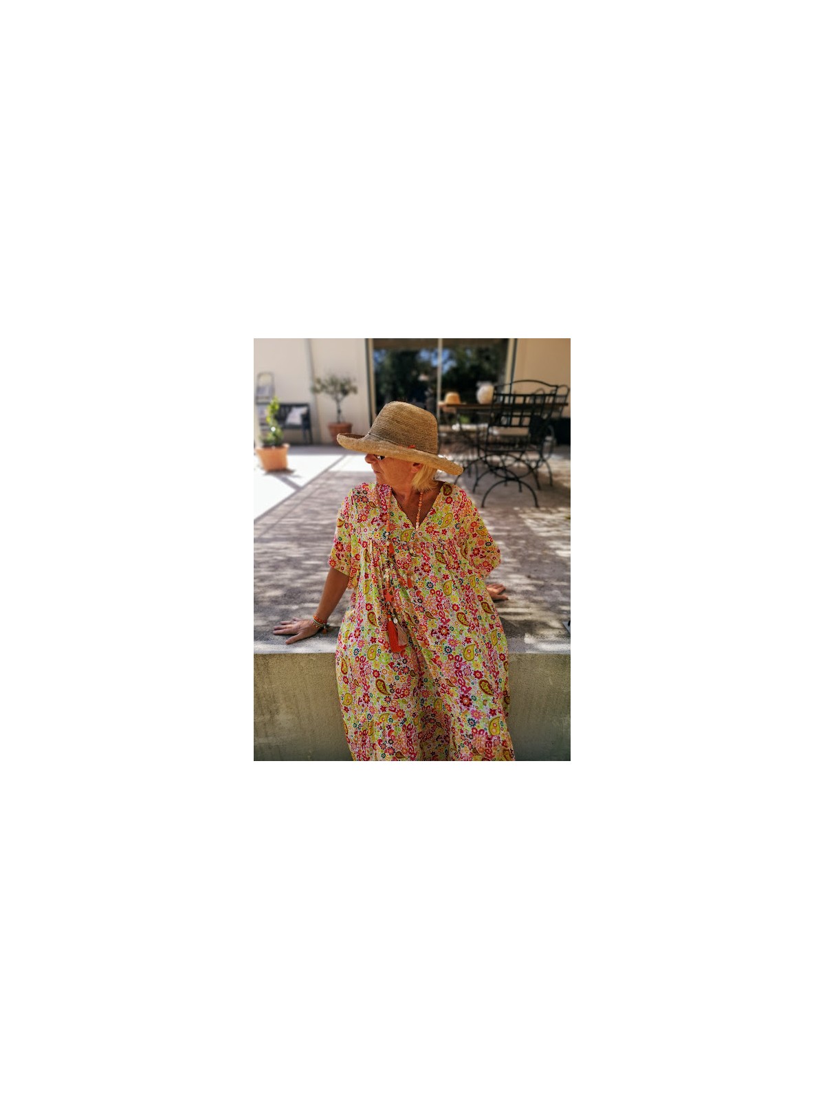 Robe longue motif fleuri | 2 vue portée rapprochée | Tilleulmenthe boutique de mode femme en ligne