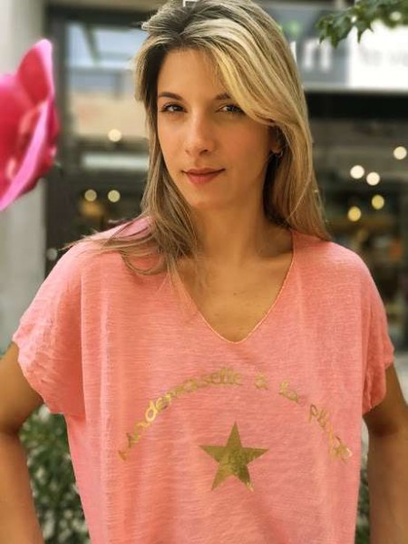 T-shirt Mademoiselle à la plage rose inscription or | 1 vue de face buste | Tilleulmenthe boutique de mode femme en ligne
