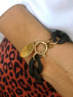 Bracelet fantaisie noir et or avec crochet et médaillon | 1 vue porté|Tilleulmenthe boutique de mode femme en ligne