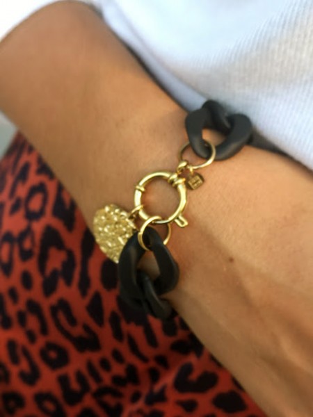 Bracelet gourmette noir avec crochet rond doré l 2 vue fermoir | Tilleulmenthe boutique de mode femme en ligne