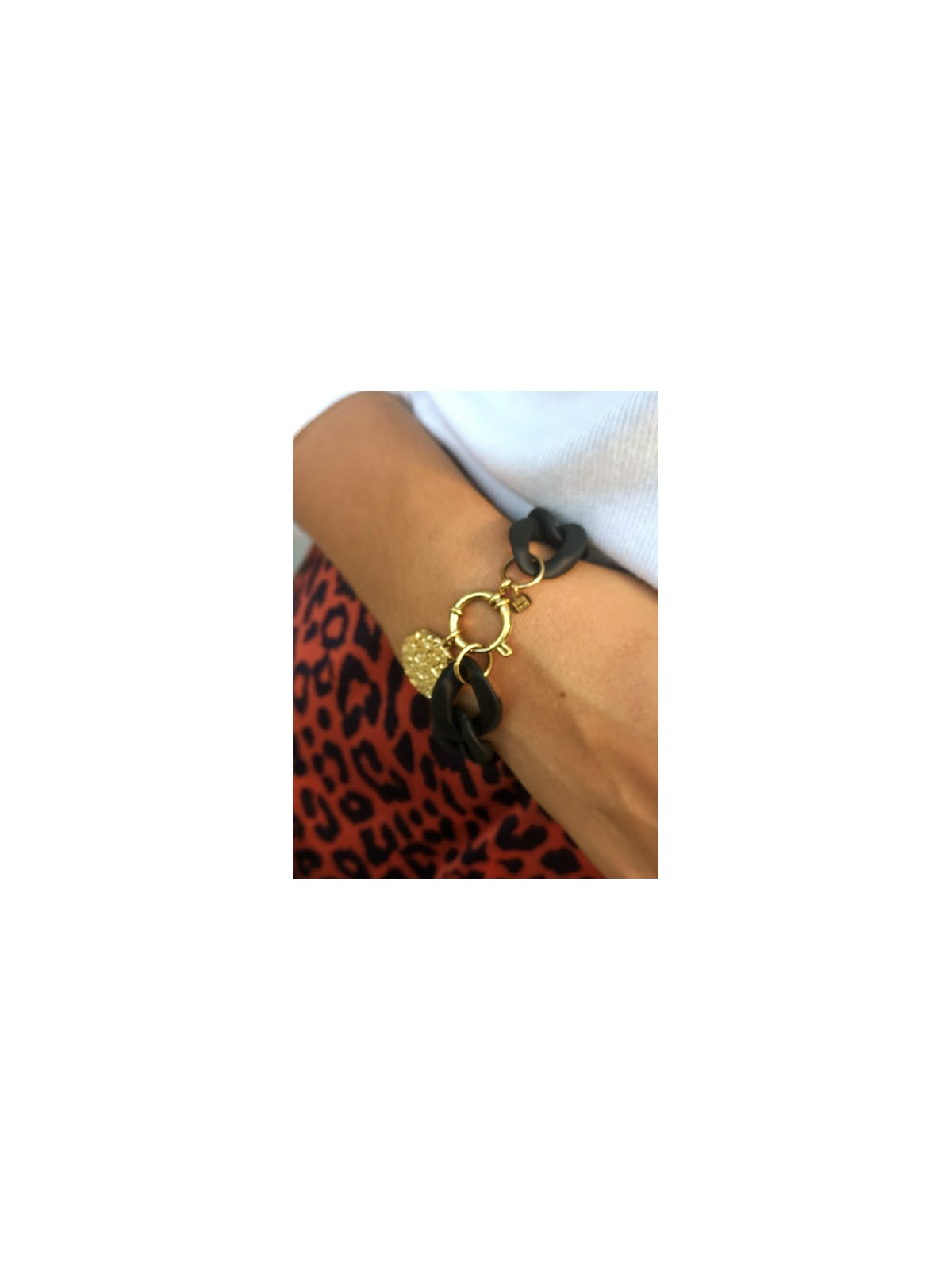 Bracelet gourmette noir avec crochet rond doré l 2 vue fermoir | Tilleulmenthe boutique de mode femme en ligne