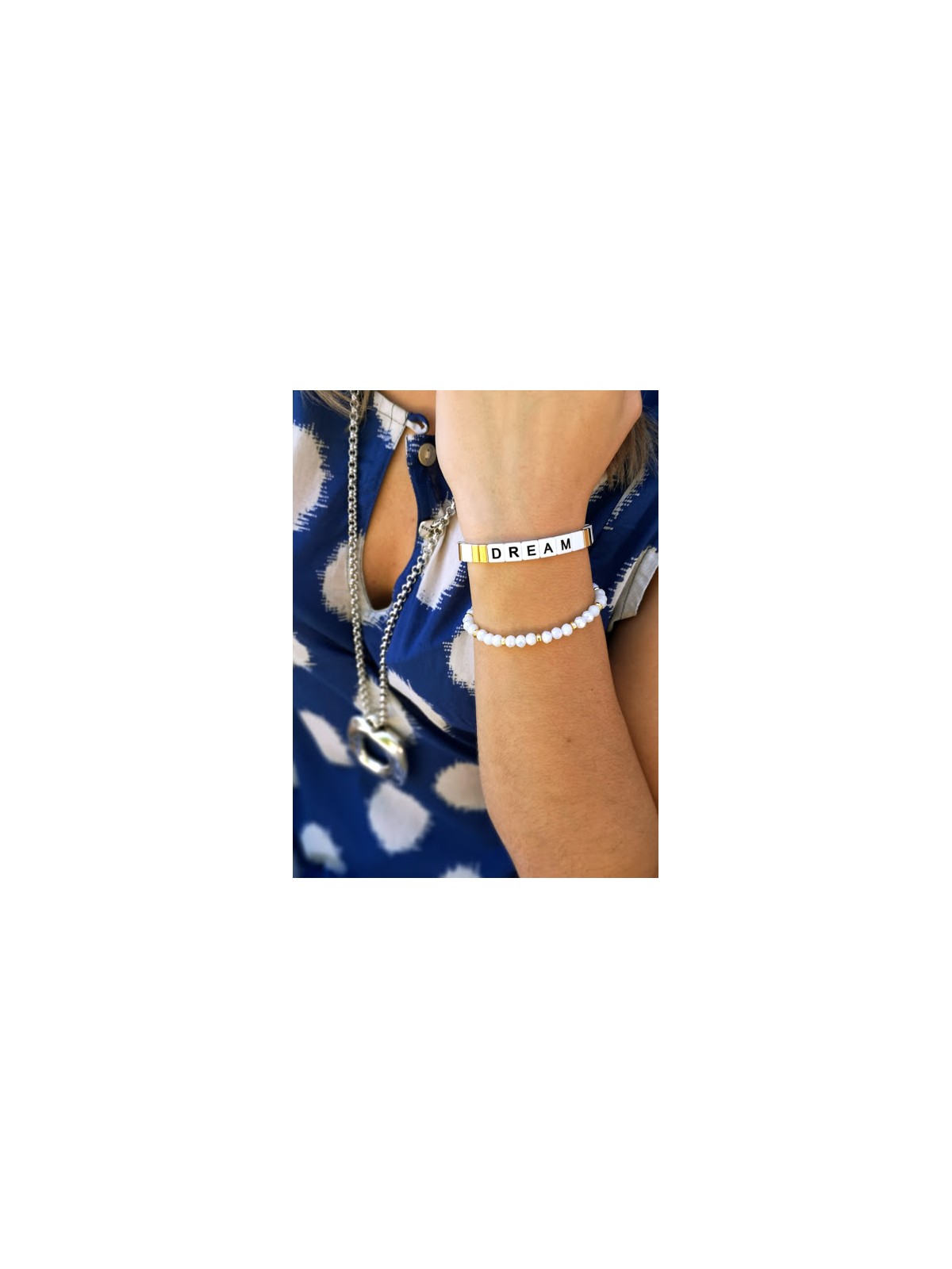 Bracelet dream perles carrees or blanc noir | 1 vue portée | Tilleulmenthe boutique de mode femme en ligne
