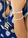 Bracelet dream perles carrees or blanc noir | 1 vue portée | Tilleulmenthe boutique de mode femme en ligne