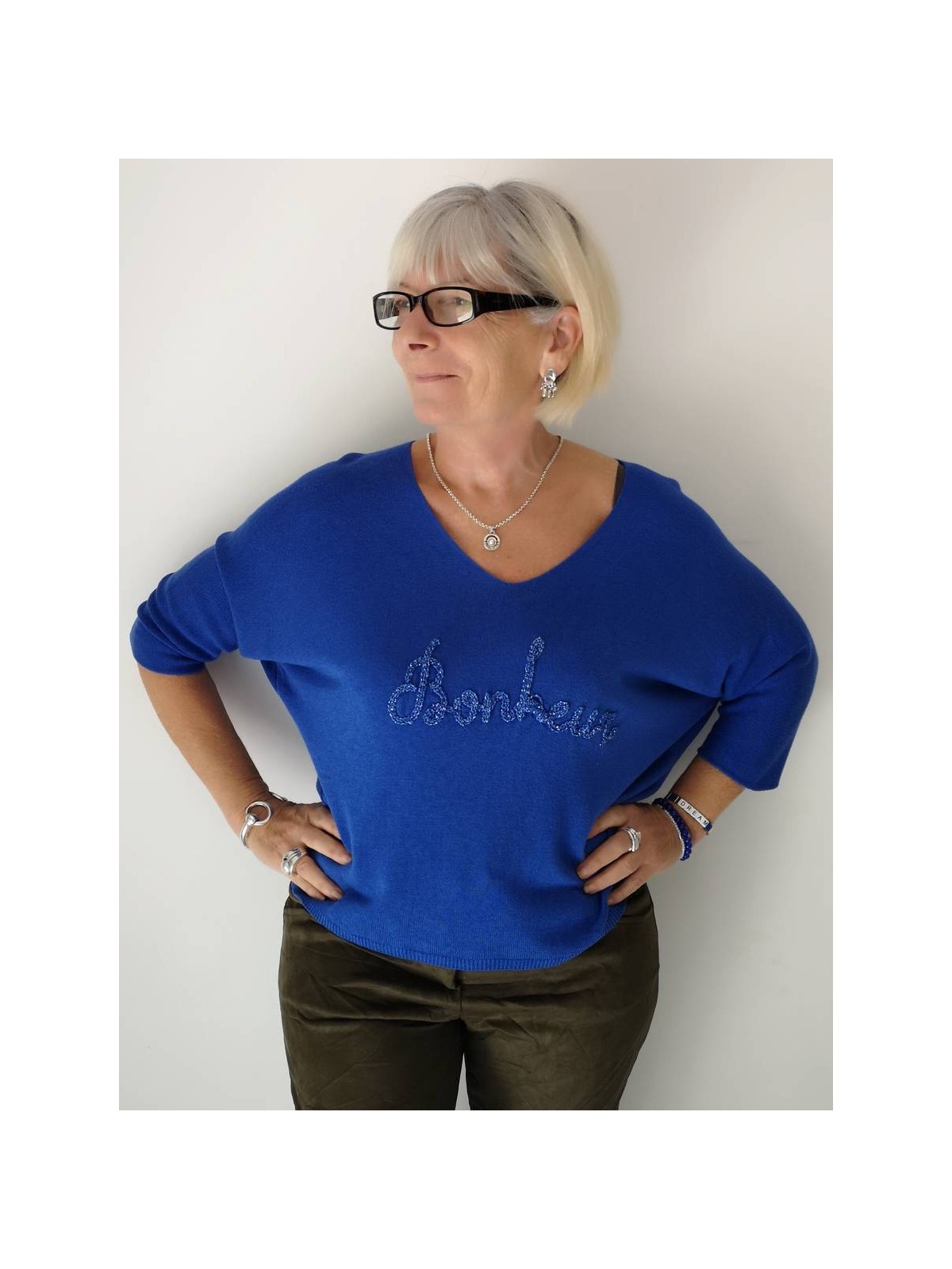 T-shirt manches longues bleu avec écritures bleues | 1 vue porté | Tilleulmenthe mode boutique de vêtements femme en ligne