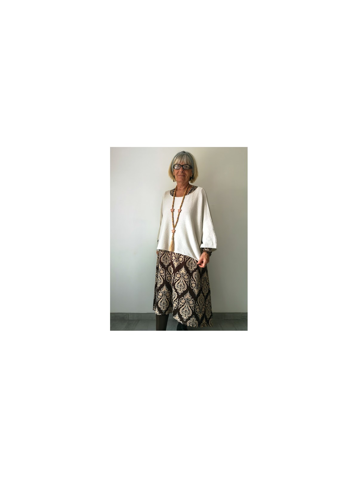 Robe longue choco crème tissu extensible l 3 vue de face avec pull l Tilleulmenthe mode boutique de vêtements femme en ligne