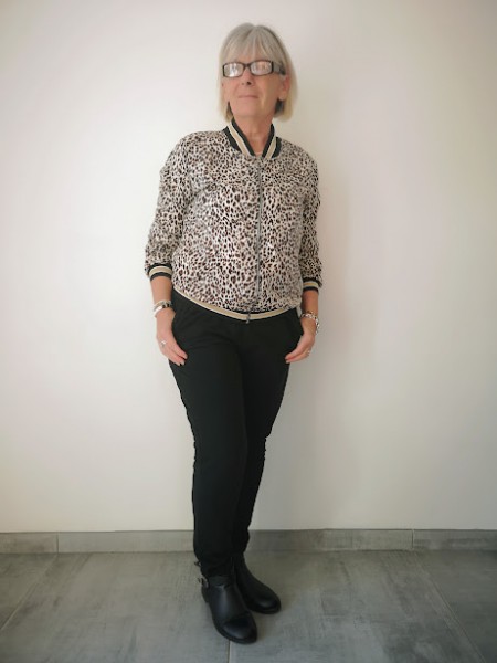 Bombers avec fermeture zippée et manches longues l 2 vue fermé l Tilleulmenthe mode boutique de vêtements femme en ligne Bombers avec fermeture zippée et manches longues l 2 vue fermé l Tilleulmenthe mode boutique de vêtements femme en ligne