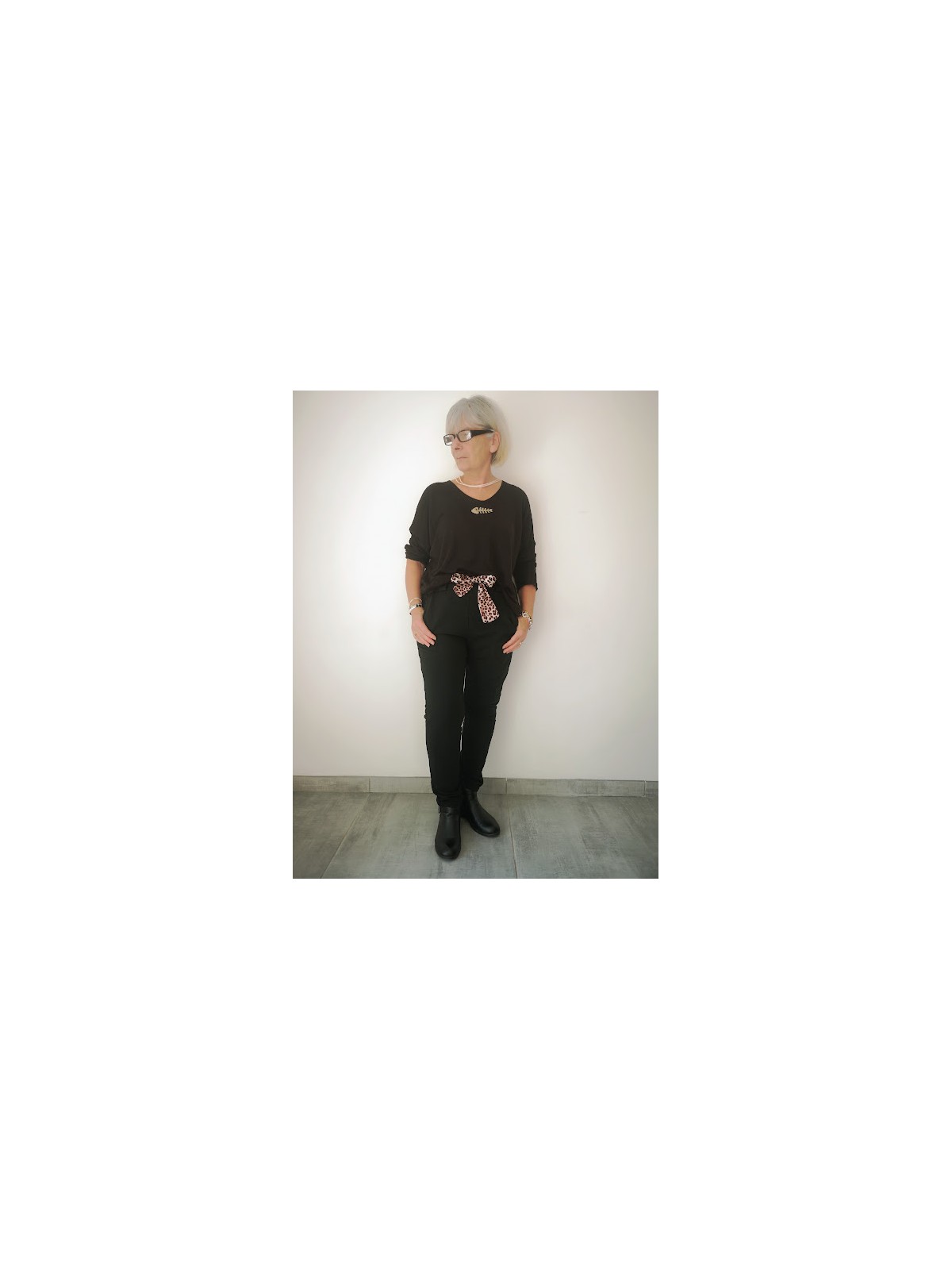 Pantalon noir taille élastique et matière extensible l 1 vue porté l Tilleulmenthe mode boutique de vêtements femme en ligne