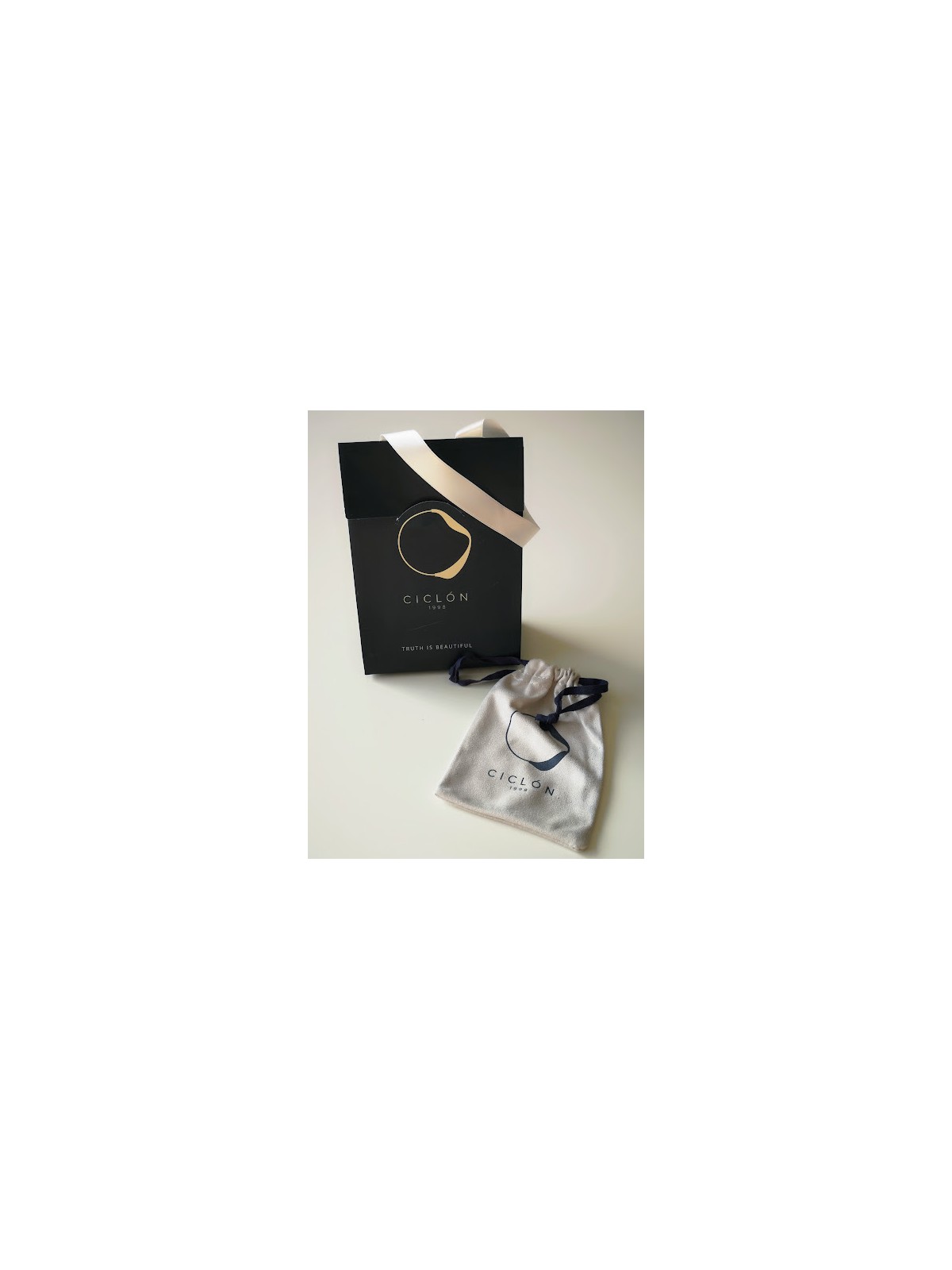 Bijoux Ciclon fait à la main en atelier l 4 vue pochette l Tilleulmenthe mode boutique de vêtements femme en ligne