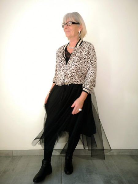 Jupe doublée avec taille élastique l 2 vue de profil l Tilleulmenthe mode boutique de vêtements femme en ligne