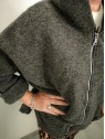 Veste avec poche et capuche gris anthracite ll 3 vue rapprochée l Tilleulmenthe mode boutique de vêtements femme en ligne