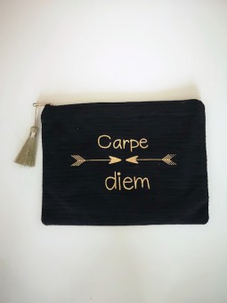 Pochette carpe diem noire et dorée l 1 vue inscriptions Tilleulmenthe mode boutique de vêtements femme en ligne