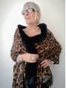 Étole motifs léopard l 2 vue de face l Tilleulmenthe mode boutique de vêtements femme en ligne