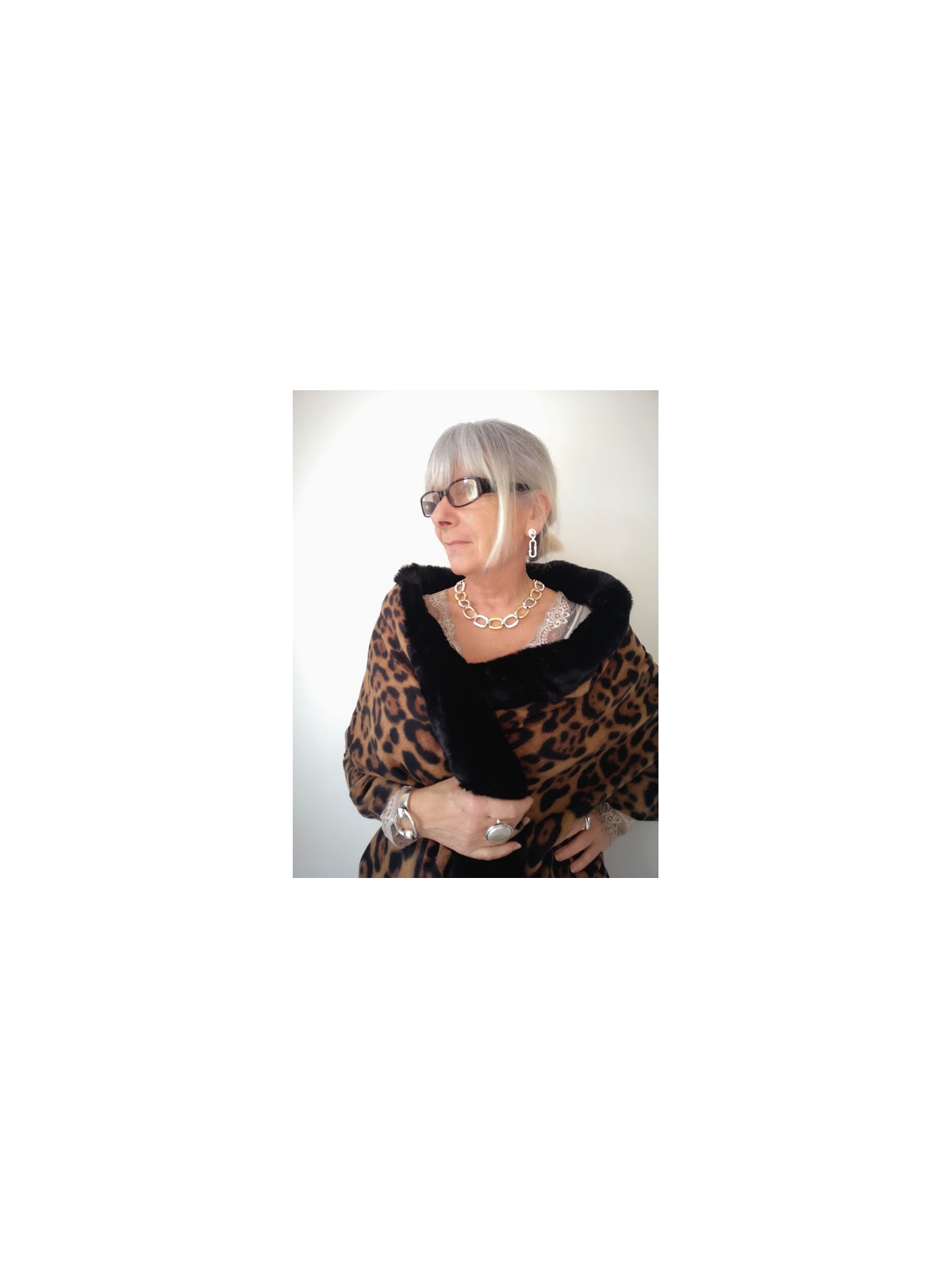 Étole noire et marron avec fourrure l 1 vue porté l Tilleulmenthe mode boutique de vêtements femme en ligne