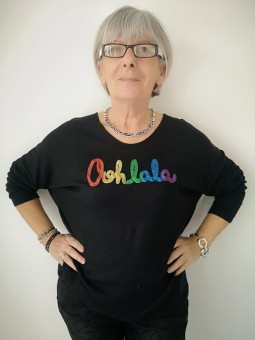 T-shirt coloré avec inscriptions oohlala l 1 vue de face l Tilleulmenthe mode boutique de vêtements femme en ligne