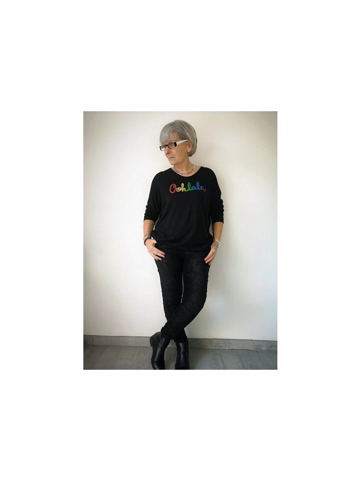 T-shirt manches longues avec inscriptions colorées l 2 vue entière l Tilleulmenthe mode boutique de vêtements femme en ligne