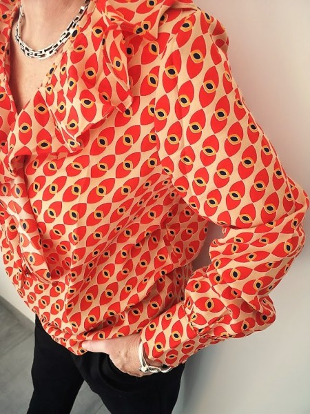 Chemise bi-colore avec volants l 3 vue rapprochée l Tilleulmenthe mode boutique de vêtements femme en ligne
