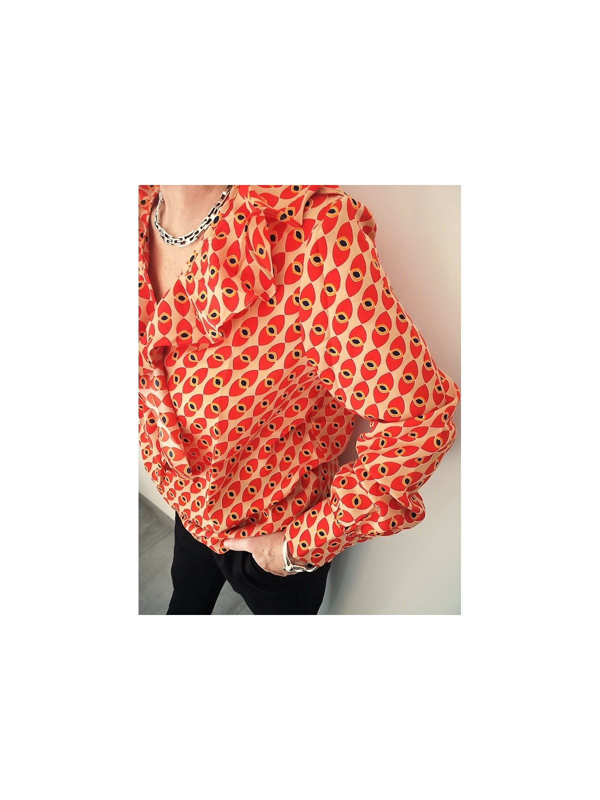 Chemise bi-colore avec volants l 3 vue rapprochée l Tilleulmenthe mode boutique de vêtements femme en ligne