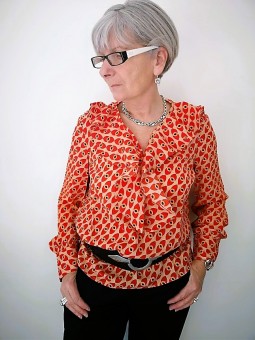 Blouse à volants orange et noir l 1 vue de face l Tilleulmenthe mode boutique de vêtements femme en ligne