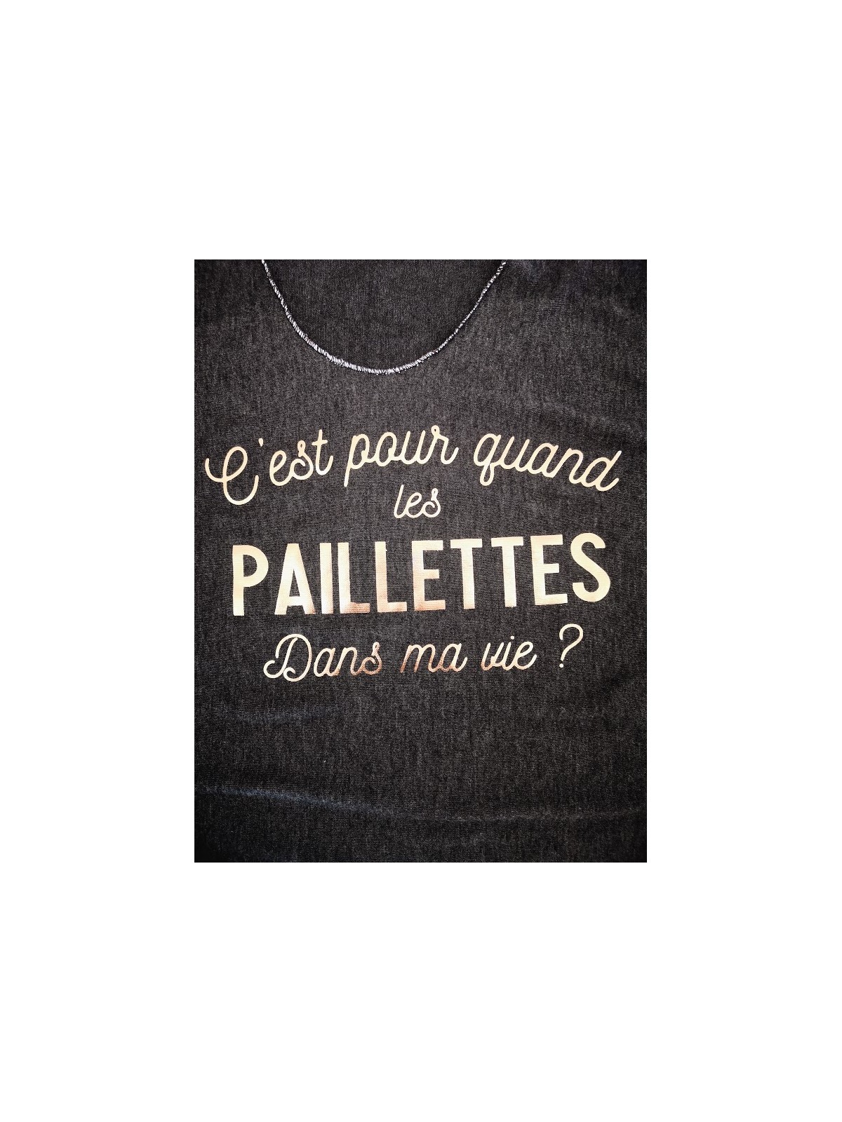 T-shirt inscriptions dorées paillettes dans ma vie l 2 vue rapprochée l Tilleulmenthe mode boutique de vêtements femme en ligne