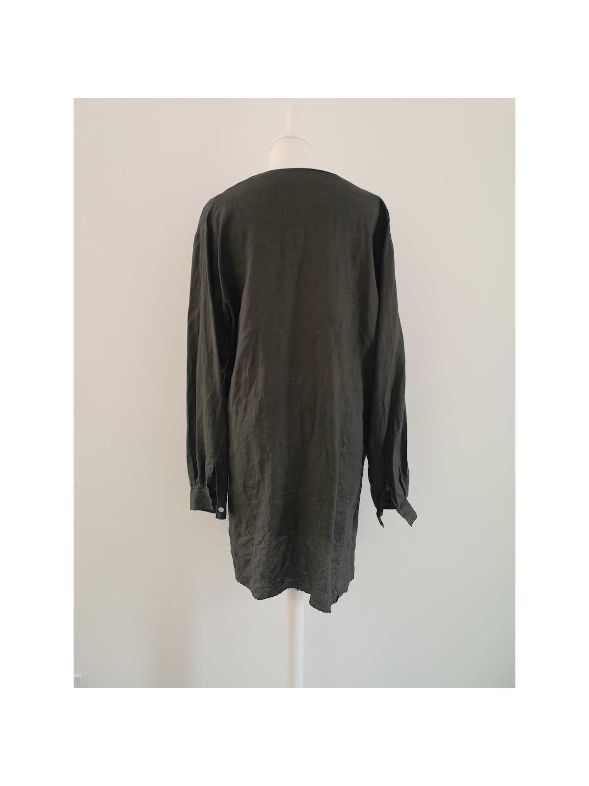 Robe chemise avec col mao l 2 vue de dos l Tilleulmenthe mode boutique de vêtements femme en ligne