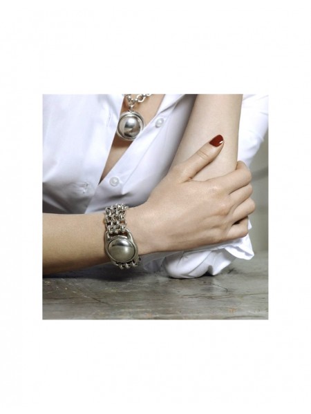 Bracelet original avec sphère centrale Ciclon l 2 vue porté l Tillleulmenthe mode boutique de vêtements femme en ligne