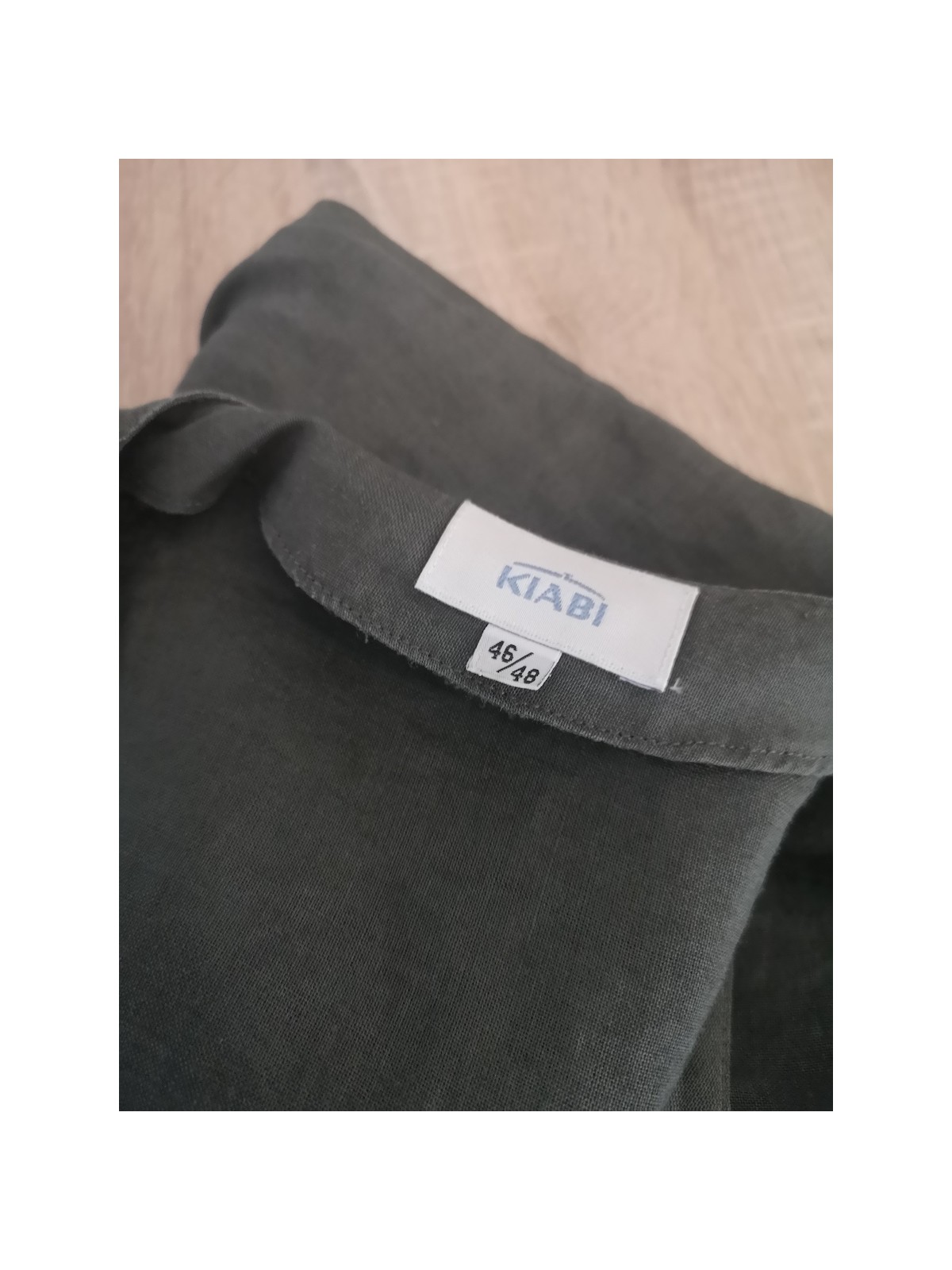 Robe chemise kaki en lin l 7 vue étiquette l Tilleulmenthe mode boutique de vêtements femme en ligne