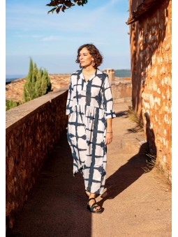 Robe longue Bagatelle 100% Coton bleu marine et blanc l 1 vue portée l Tilleulmenthe mode boutique de vêtements femme en ligne