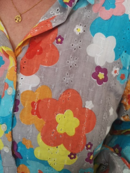 Robe chemise à fleurs colorées marque Bagatelle l 4 vue détails tissu l Tilleulmenthe mode boutique de vêtements femme en ligne