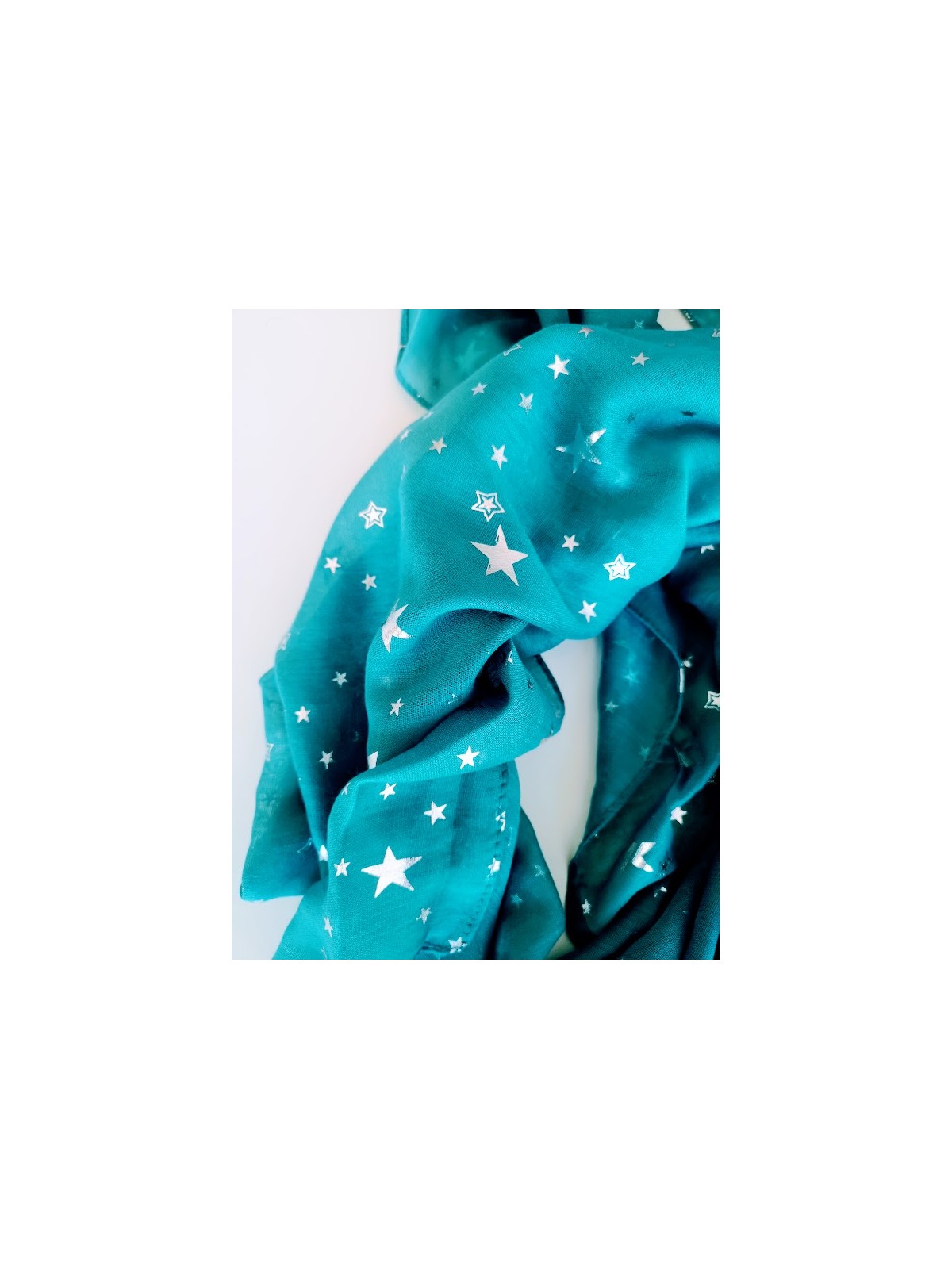 Foulard bleu canard et blanc avec étoiles l 2 vue rapprochée l Tilleulmenthe mode boutique de vêtements femme en ligne