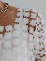 Haut style romantique blanc à fleurs l 5 vue rapprochée l Tilleulmenthe mode boutique de vêtements femme en ligne