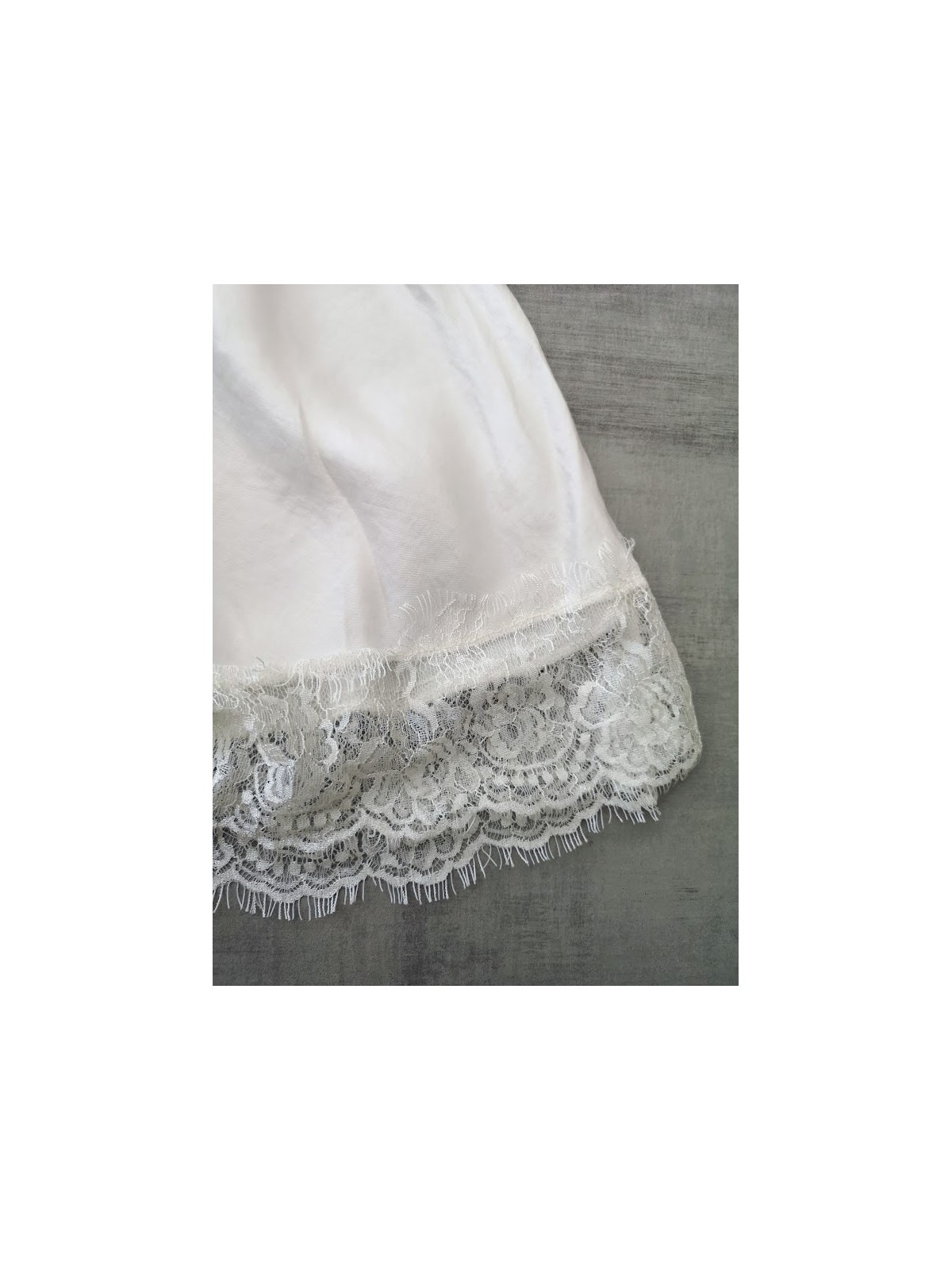 Top bretelles blanc avec dentelle l 5 vue dentelle l Tilleulmenthe mode boutique de vêtements femme en ligne