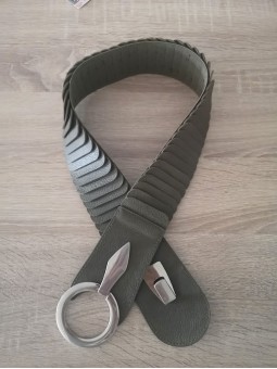 Accessoire ceinture kaki avec boucle argentée l 1 vue entière l Tilleulmenthe mode boutique de vêtements femme