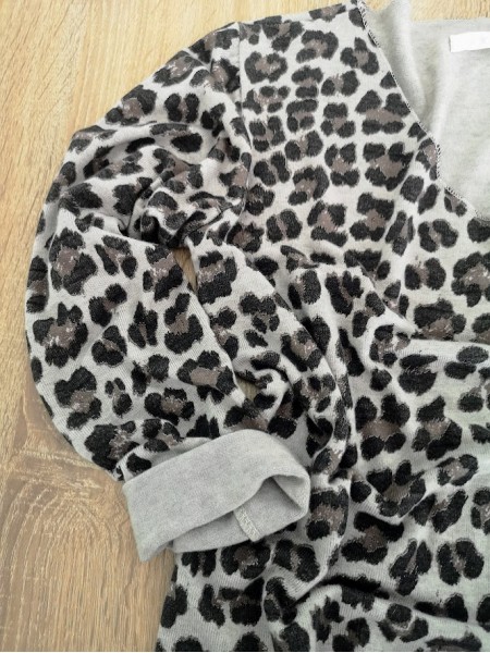 T-shirt manches longues motif léopard l 3 vue manche l Tilleulmenthe mode boutique de vêtements femme en ligne