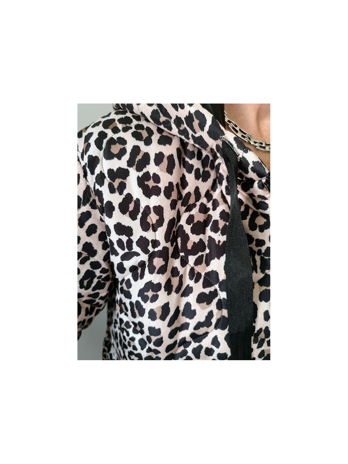 Doudoune à capuche motif léopard cordons de serrage l 5 vue imprimé l Tilleulmenthe mode boutique de vêtements femme en ligne