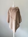 Poncho ultra doux beige avec fausse fourrure l 2 vue de face l Tilleulmenthe mode boutique vêtements femme en ligne