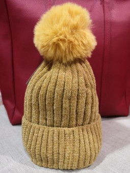 Bonnet moutarde femme avec pompon l 1 vue de face l Tilleulmenthe mode boutique de prêt à porter femme en ligne