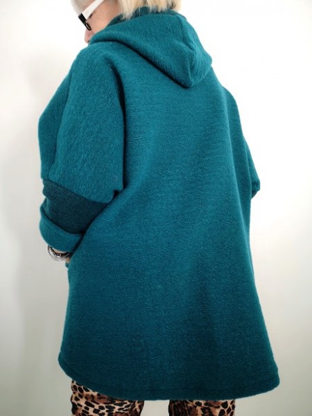 Veste avec capuche couleur bleu canard l 2 vue de dos l Tilleulmenthe mode boutique de vêtements femme en ligne