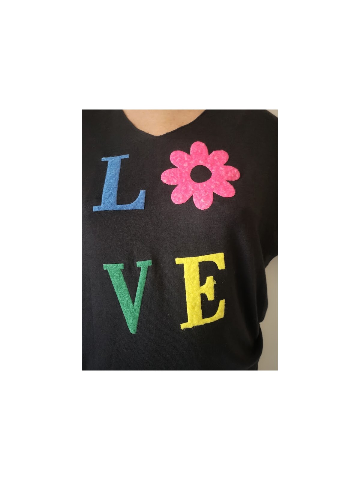 Haut noir manches longues Love colorées avec fleurs l 3 vue inscriptions l Tilleulmenthe mode boutique de prêt à porter femme
