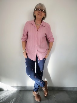 Blouse tissu gaufré rose l 1 vue porté l Tilleulmenthe mode boutique de prêt à porter femme en ligne