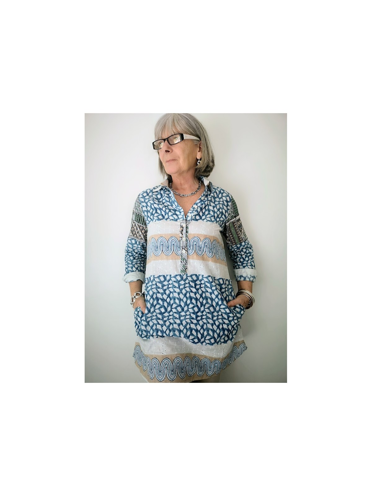 Robe marque Bagatelle bleue verte crème et taupe l 2 vue boutons l Tilleulmenthe mode boutique de vêtements femme en ligne